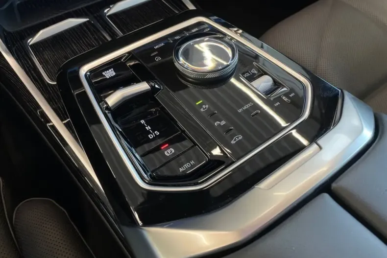 BMW 740 din 2024 cu 26.357 km - oferta BMW121350 - foto 13