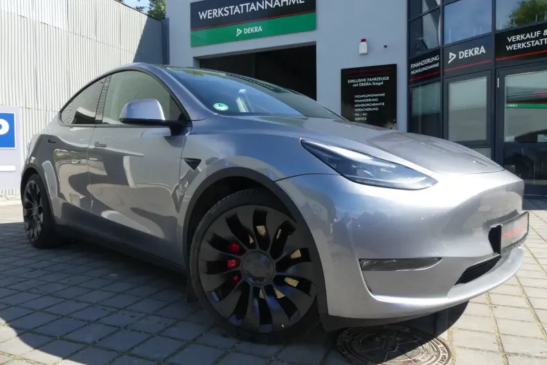 Tesla Model Y din 2024 cu 27.979 km - oferta TES121379 - foto 2