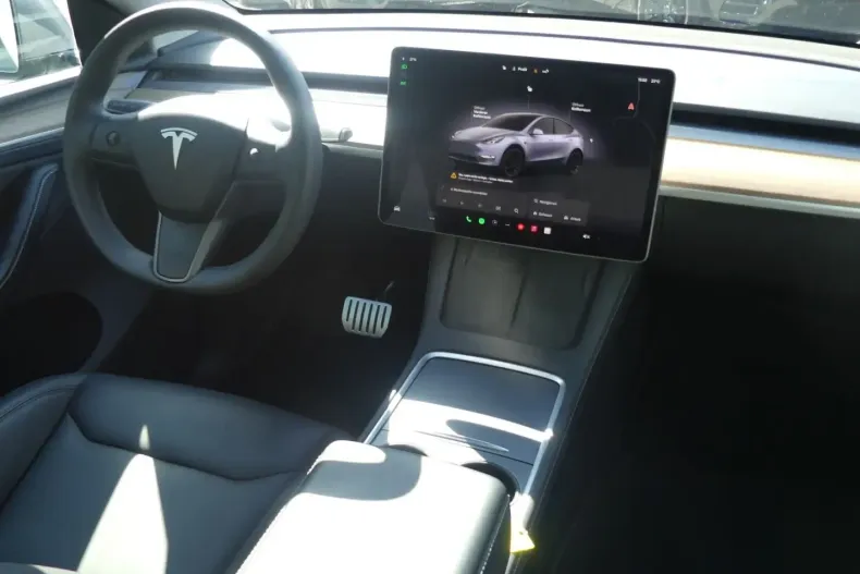 Tesla Model Y din 2024 cu 27.979 km - oferta TES121379 - foto 3