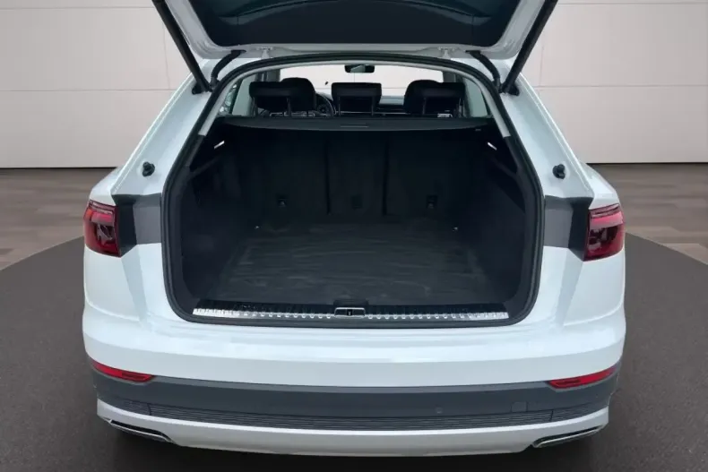 Audi Q8 din 2024 cu 9.950 km - oferta AUD121422 - foto 3