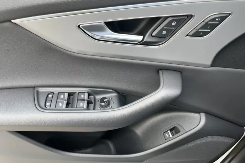 Audi Q8 din 2024 cu 9.950 km - oferta AUD121422 - foto 10