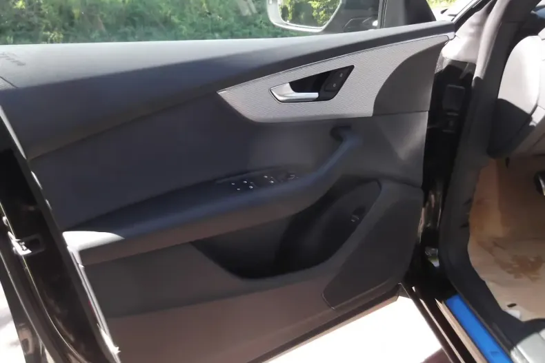 Audi Q8 din 2025 cu 30 km - oferta AUD121426 - foto 7