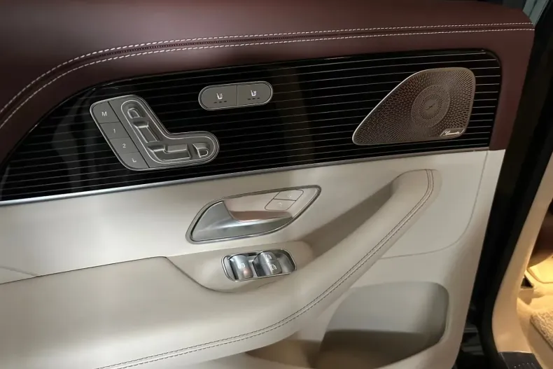 Mercedes-Benz GLS 600 din 2024 cu 18.700 km - oferta MER121430 - foto 21