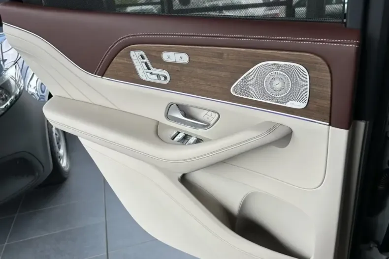 Mercedes-Benz GLS 600 din 2024 cu 3.661 km - oferta MER121431 - foto 16