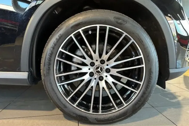 Mercedes-Benz GLC 200 din 2023 cu 50.225 km - oferta MER121444 - foto 3