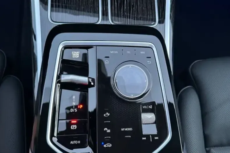 BMW 740 din 2024 cu 12.300 km - oferta BMW121448 - foto 13