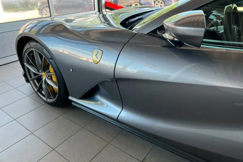 Ferrari 812 din 2022 cu 5.500 km - oferta FER121505 - foto 3