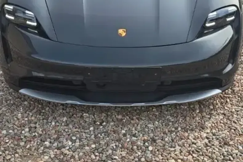 Porsche Taycan din 2023 cu 34.600 km - oferta POR121507 - foto 2