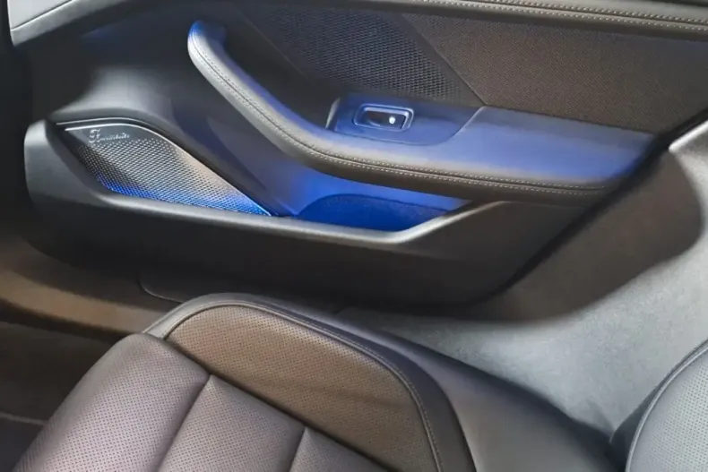 Porsche Taycan din 2023 cu 34.600 km - oferta POR121507 - foto 9