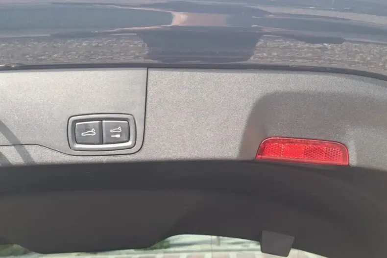 Porsche Taycan din 2023 cu 34.600 km - oferta POR121507 - foto 21