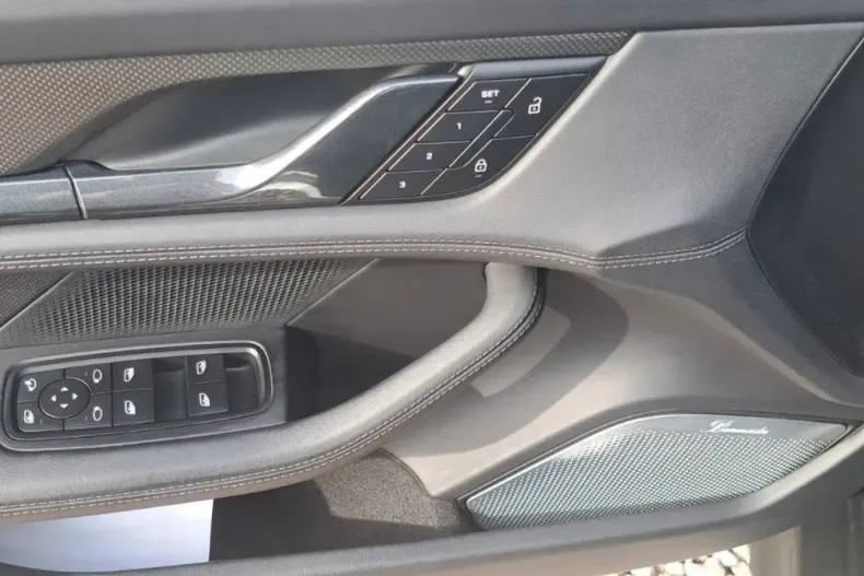 Porsche Taycan din 2023 cu 34.600 km - oferta POR121507 - foto 24