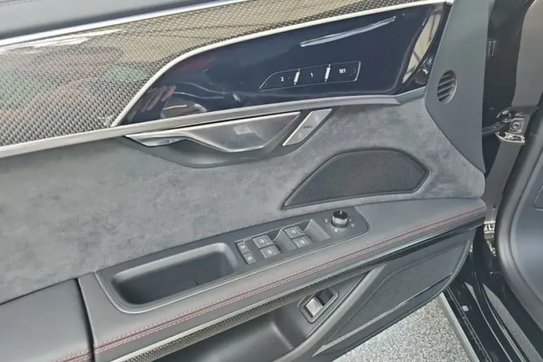 Audi A8 din 2024 cu 16.800 km - oferta AUD121515 - foto 12