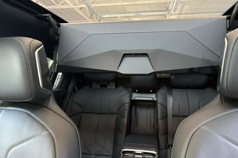 BMW 750 din 2023 cu 85.600 km - oferta BMW121522 - foto 2