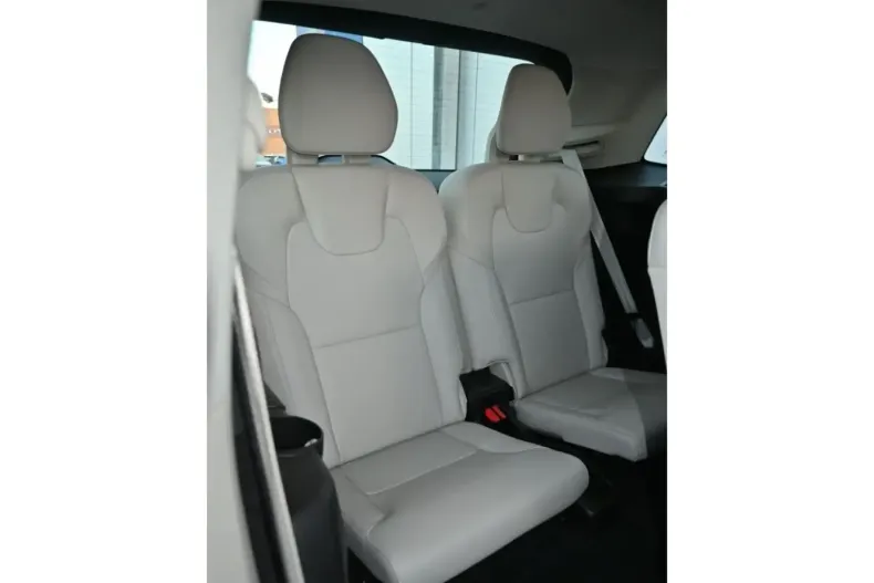 Volvo XC90 din 2021 cu 66.900 km - oferta VOL121525 - foto 2