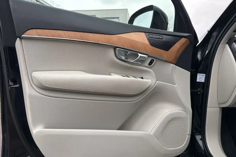 Volvo XC90 din 2021 cu 81.500 km - oferta VOL121528 - foto 7