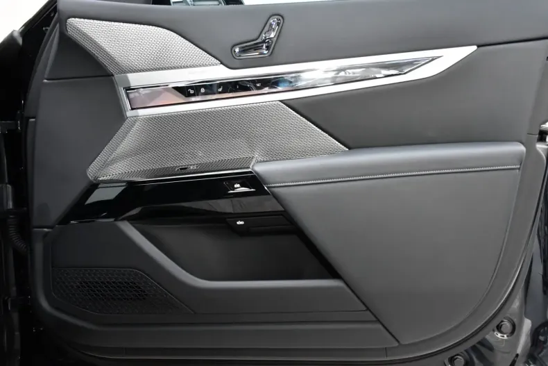 BMW 760 din 2023 cu 28.041 km - oferta BMW121535 - foto 22