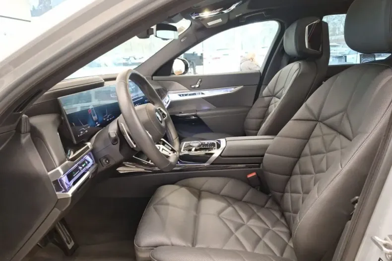 BMW 740 din 2024 cu 26.818 km - oferta BMW121547 - foto 5