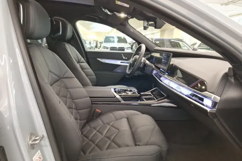 BMW 740 din 2024 cu 26.818 km - oferta BMW121547 - foto 6