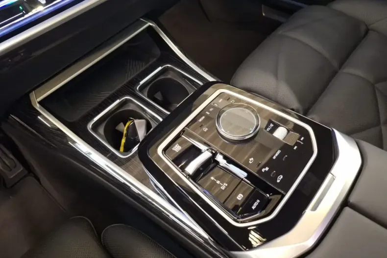 BMW 740 din 2024 cu 26.818 km - oferta BMW121547 - foto 10