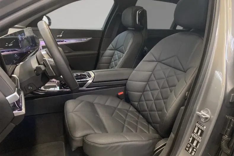 BMW 740 din 2024 cu 18.020 km - oferta BMW121549 - foto 4