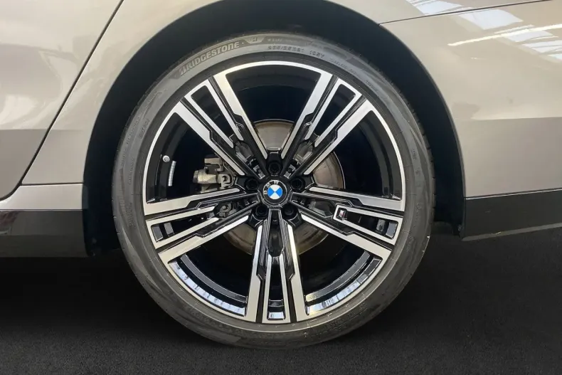 BMW 740 din 2024 cu 18.020 km - oferta BMW121549 - foto 6