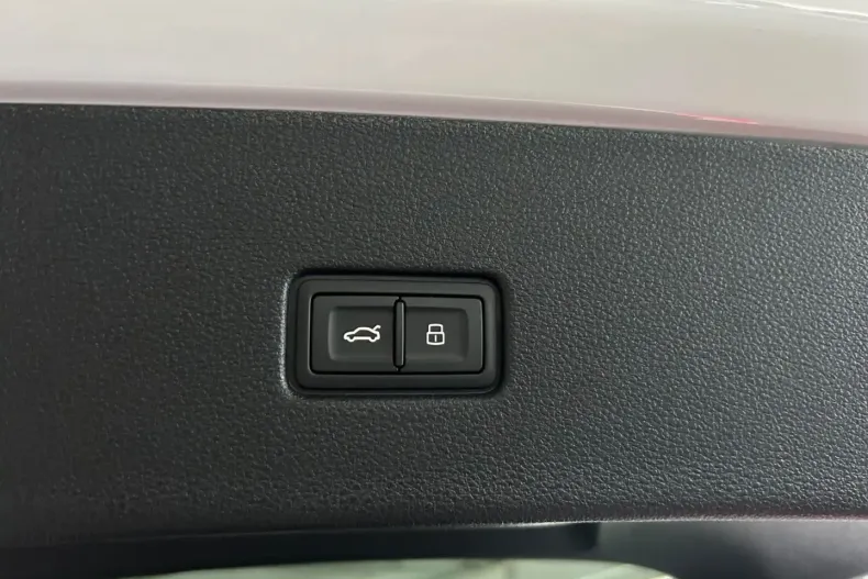 Audi Q8 din 2024 cu 20 km - oferta AUD121553 - foto 12