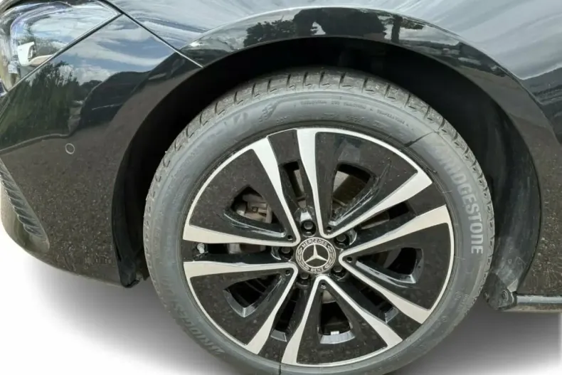 Mercedes-Benz CLA 200 din 2024 cu 25.055 km - oferta MER121574 - foto 9