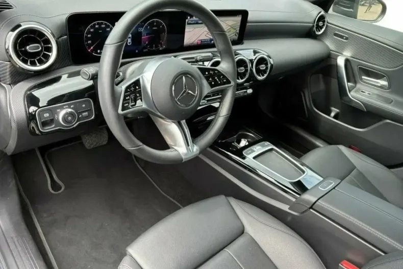 Mercedes-Benz CLA 200 din 2024 cu 25.055 km - oferta MER121574 - foto 12