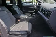 Volkswagen Touareg din 2022 cu 66.096 km - oferta VOL121610 - foto 5