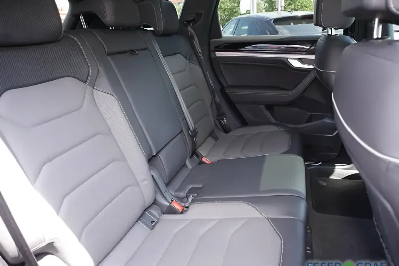 Volkswagen Touareg din 2022 cu 66.096 km - oferta VOL121610 - foto 6