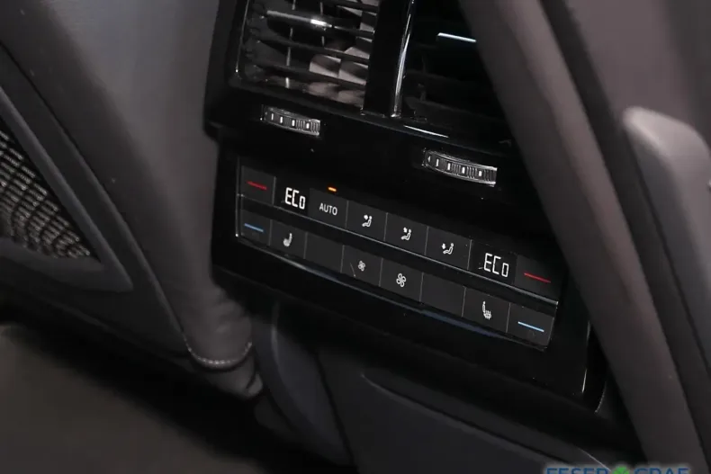 Volkswagen Touareg din 2022 cu 66.096 km - oferta VOL121610 - foto 7