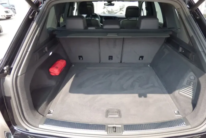 Volkswagen Touareg din 2020 cu 66.167 km - oferta VOL121611 - foto 6