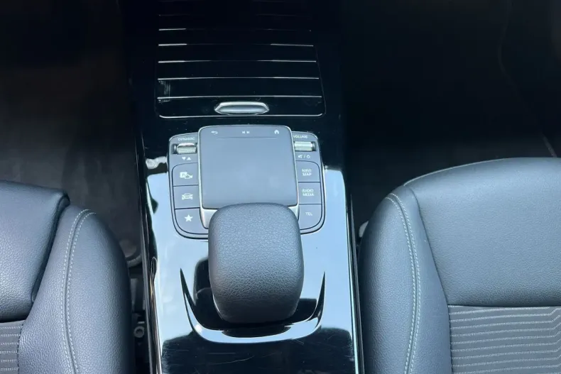 Mercedes-Benz A 200 din 2022 cu 60.394 km - oferta MER121613 - foto 11