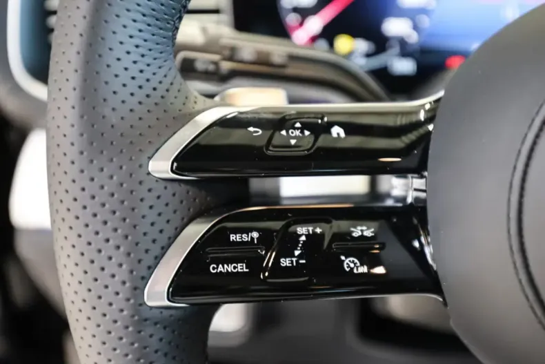 Mercedes-Benz GLE 450 din 2025 cu 8.500 km - oferta MER121659 - foto 15