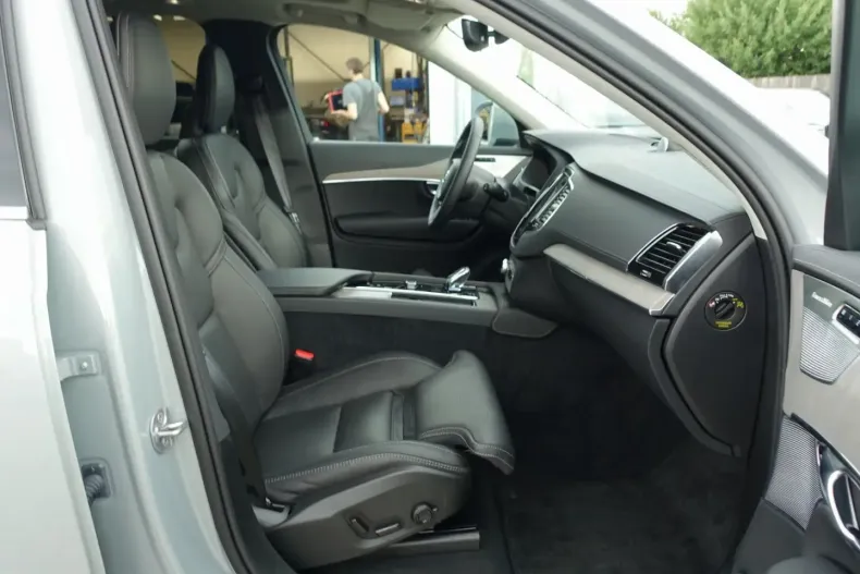 Volvo XC90 din 2024 cu 17.973 km - oferta VOL121668 - foto 9