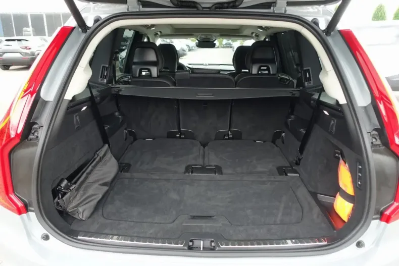 Volvo XC90 din 2024 cu 17.973 km - oferta VOL121668 - foto 11