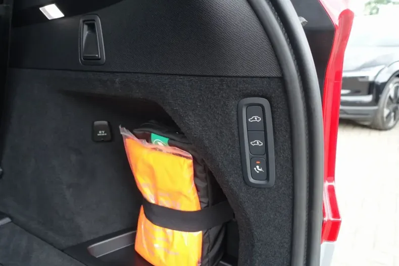 Volvo XC90 din 2024 cu 17.973 km - oferta VOL121668 - foto 12