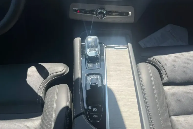 Volvo XC90 din 2024 cu 23.869 km - oferta VOL121674 - foto 9