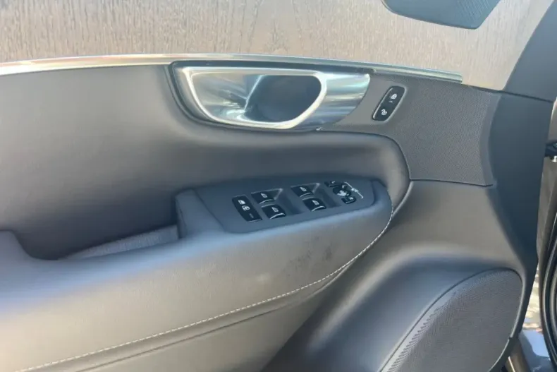 Volvo XC90 din 2024 cu 23.869 km - oferta VOL121674 - foto 12