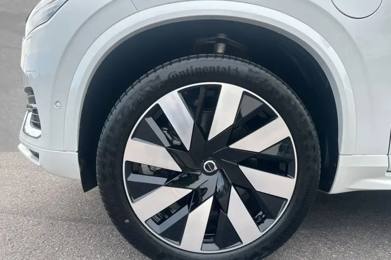 Volvo XC90 din 2024 cu 23.000 km - oferta VOL121675 - foto 2