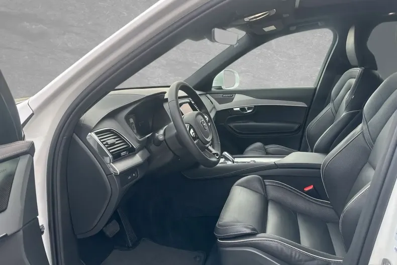 Volvo XC90 din 2024 cu 23.000 km - oferta VOL121675 - foto 3