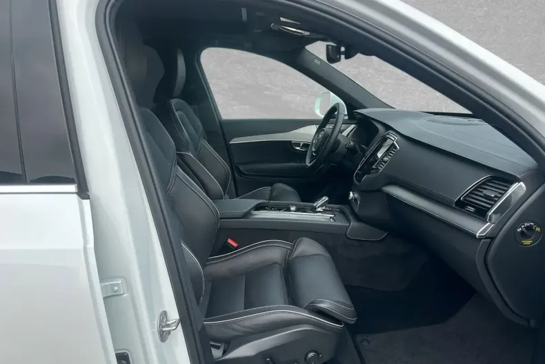 Volvo XC90 din 2024 cu 23.000 km - oferta VOL121675 - foto 4