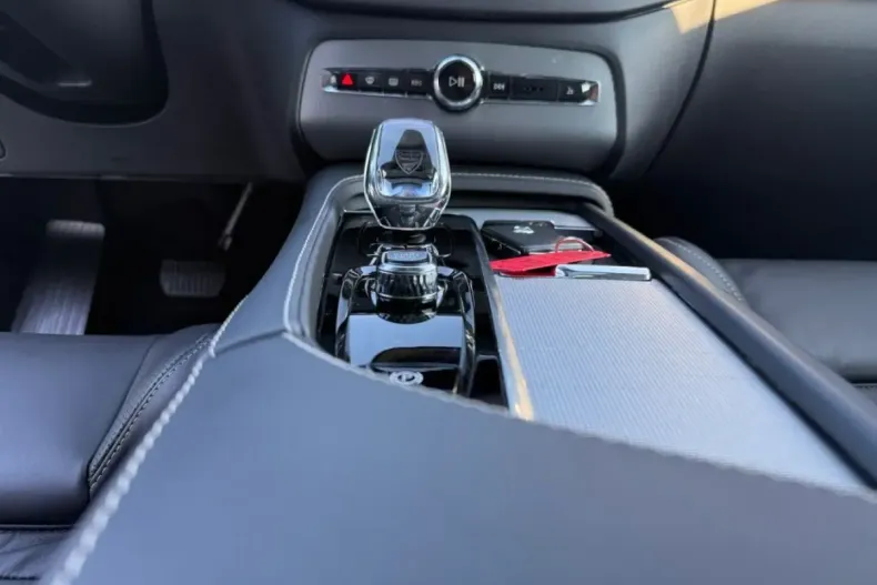 Volvo XC90 din 2024 cu 16.039 km - oferta VOL121676 - foto 9