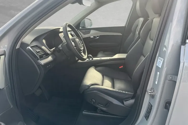 Volvo XC90 din 2024 cu 16.000 km - oferta VOL121678 - foto 3