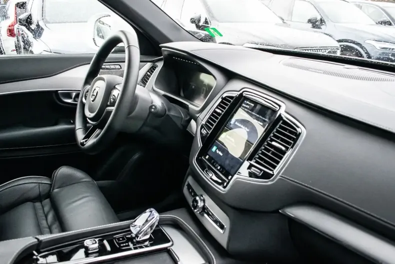 Volvo XC90 din 2024 cu 21.698 km - oferta VOL121680 - foto 4