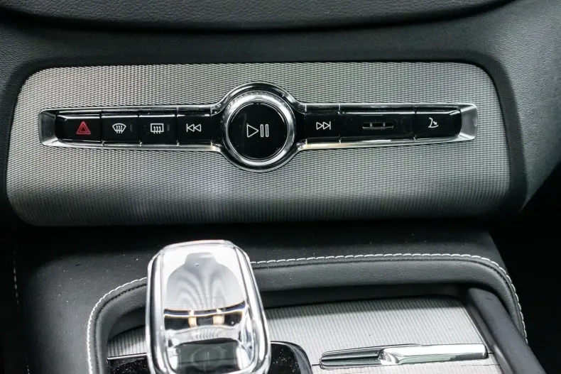 Volvo XC90 din 2024 cu 21.698 km - oferta VOL121680 - foto 9