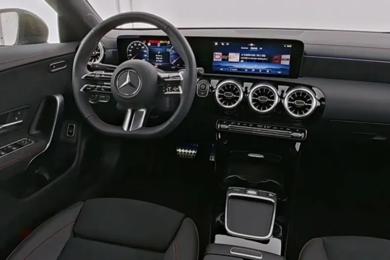 Mercedes-Benz CLA 200 din 2024 cu 8.159 km - oferta MER121689 - foto 6