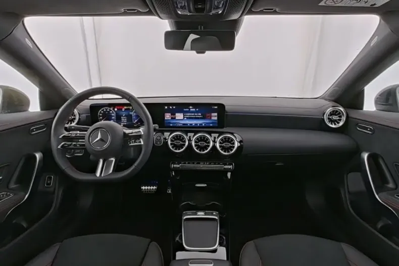 Mercedes-Benz CLA 200 din 2024 cu 8.159 km - oferta MER121689 - foto 7