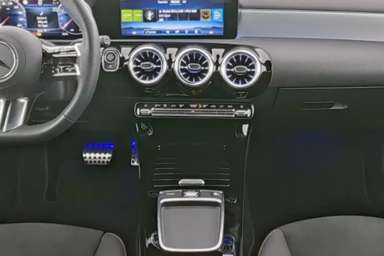 Mercedes-Benz A 250 din 2024 cu 16.600 km - oferta MER121691 - foto 5