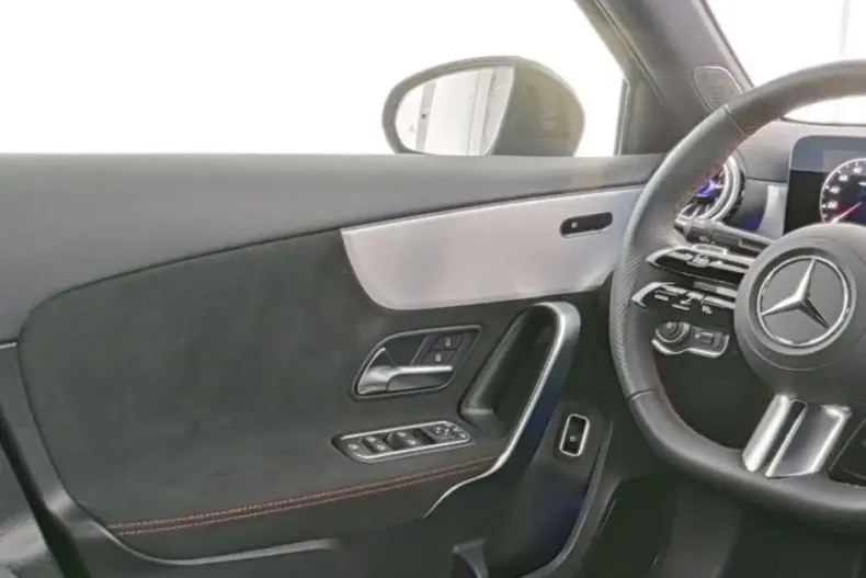 Mercedes-Benz A 250 din 2024 cu 16.600 km - oferta MER121691 - foto 9